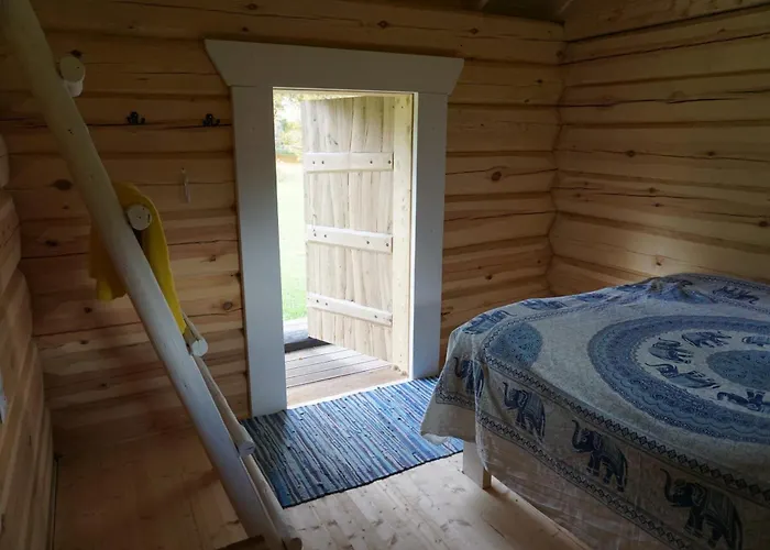 Valge Nyaraló Suuremõisa